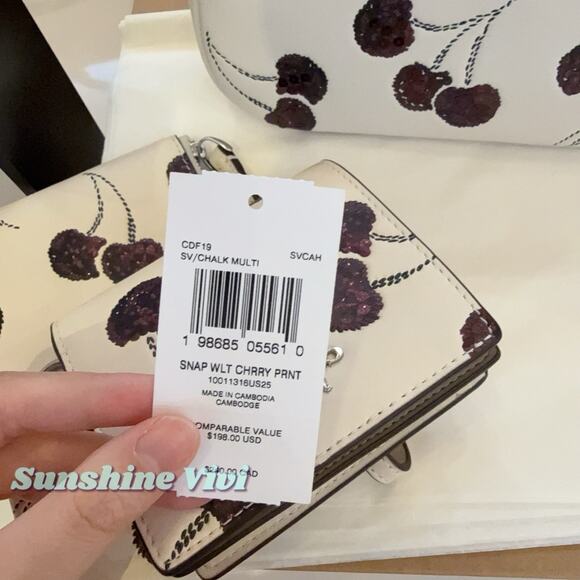 NWT Coach Snap Wallet With Cherry Print CDF19 Chalk Silver - Picture 2 of 6